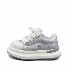 Амортизация, устойчивость к истиранию, увеличивающие высоту низкие классические скейтборд кроссовки women's Medd, серебро