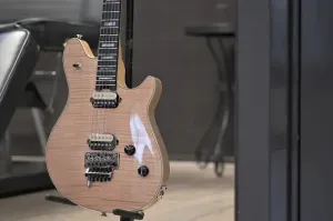EVH Wolfgang USA, кленовый верх с эффектом пламени 5А, гриф из эбенового дерева - натуральный