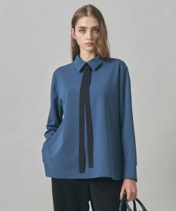 Топ-рубашка Mara Beaute из двойного жоржета с воротником-стойкой и бантом.