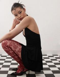 Мини-платье с запахом и лямкой через шею черного цвета Motel