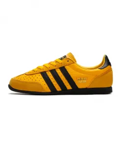 Желто-Черные кроссовки: стильные, современные, удобные. Adidas, желтый