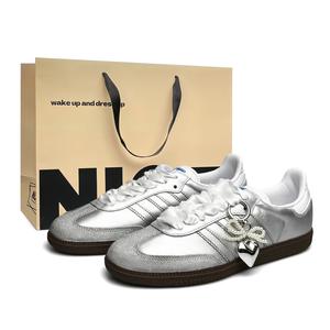 Туфли для скейтбординга SAMBA AND Low Top, серебристые Adidas Originals, Silver (Beige Special Shopping Bag)