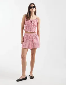 Шорты на пляже Арай в красной клетчатой ??ткани