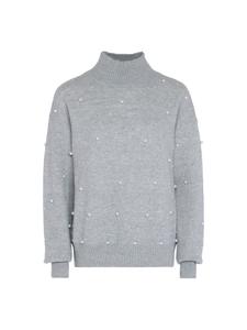 Женский свитер с жемчугом в цвете светло-серый меланж faina