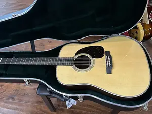 Martin D-28 Natural №2767889 / 4 фунта 7,8 унций