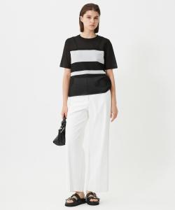 Легко стирается. Прозрачная гладкая полосатая трикотажная ткань.