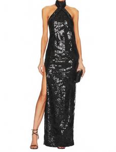 Сидит платье макси с пайетками на бретелях-хомуте в черном цвете Katie may