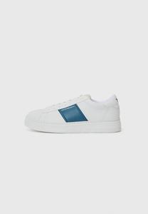 Кроссовки Emporio Armani Trainers, White/Ottanio/White