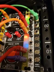 Tidbit Audio 2hp Генератор случайного CV / Четырехканальный случайный осциллятор / Генератор случайного шума 2023 Желтый/Золотой