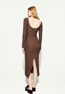 Платье Bershka TEXTURED, Dark Brown