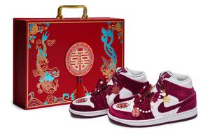Кроссовки Air 1 Vintage баскетбольные женские Mid top Red/White/Gold Jordan, красный белый золотой