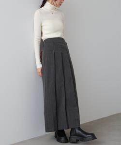 Юбка в тонкую полоску с боковыми складками