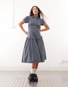 Платье-рубашка миди COLLUSION с заниженной талией в синюю клетку