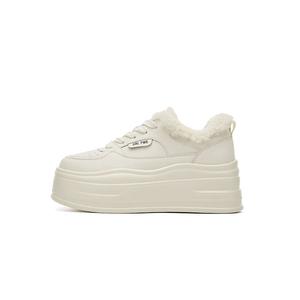 DAPHNE Женские низкие повседневные туфли бежевые, цвет Beige