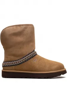 Угги UGG Classic Short Crescent, коричневый