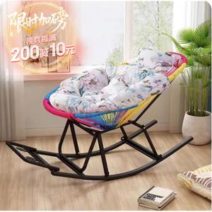 Yu Senyi Кресло-качалка из ротанга третьего поколения с сине-зеленой цветочной подушкой