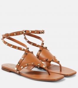 Сандалии Rockstud из кожи с ремешками Valentino Garavani, цвет almond beige
