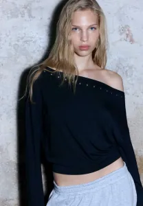 Асимметричный топ с длинными рукавами, украшенный заклепками. Stradivarius, Black