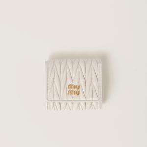 Маленький кошелек из мателассированной кожи наппа MIU MIU, белый