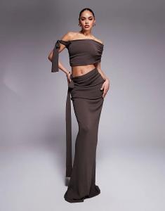 Вязаный комплект Wanderdoll Lois с открытыми плечами, завязками и юбкой макси с V-образным вырезом спереди в шоколадном цвете