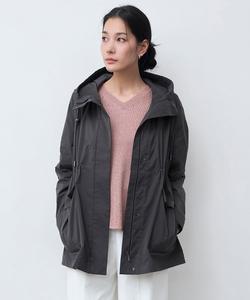 Водоотталкивающая парка из эластичной тафты с эффектом памяти.