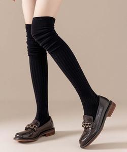 Сменить носки до колен