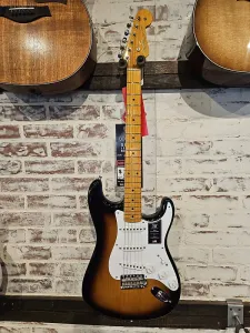 Fender 70-летие American Vintage II '54 Stratocaster 2024 - настоящее время - двухцветный солнечный взрыв