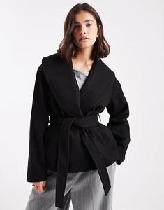 Короткий деловой жакет Vero Moda с поясом черного цвета