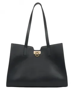 Черная кожаная сумка с фурнитурой золотистого цвета. Estro, черный