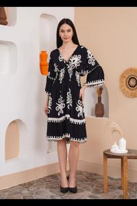 Платье длиной до колена с рукавами 3/4 и V-образным вырезом с принтом HOXTON GAL, черный