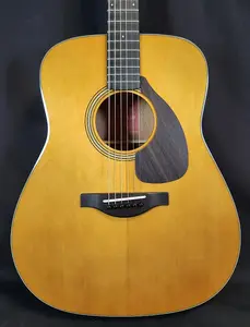 Акустическая гитара Yamaha FGX5 Red Label, глянцевая отделка, сделано в Японии (MIJ), полностью массивная, система звукоснимателя Atmosfeel, чехол HSC 2025