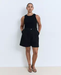 Женские джинсовые шорты-бермуды со средней посадкой и плиссировкой MANGO, черный