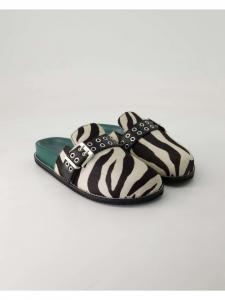 Закрытые тапочки черного цвета Gioseppo