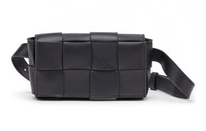 CASSETTE Поясная сумка из овчины для женщин черный Bottega Veneta