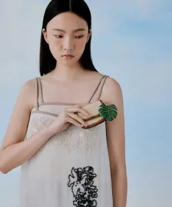 Кошелек Blume из парусины с плетеной цепочкой Charles & Keith, цвет Taupe Canvas