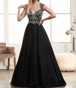 Черное бальное платье с каплевидными рукавами и вышивкой бисером Mac Duggal