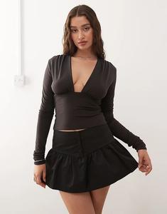 Лонгслив Weekday с глубоким халтер-воротом и длинными рукавами темно-коричневого цвета эксклюзивно для ASOS