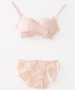 Комплект из двух предметов: бюстгальтер с перекрестным поясом и шорты Pourvous, цвет Beige