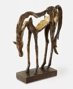 Открыто пасущаяся скульптура Uttermost, bronze