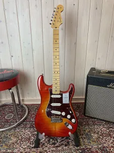 Fender MIJ Hybrid II Strat MN Flame 2025 - Прозрачный закатно-оранжевый