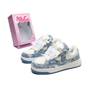 ABCIO Амортизирующие, износостойкие, сбалансированные, дышащие и поддерживающие низкие женские скейтбордские кроссовки в розово-голубом непарном цвете с бантиком