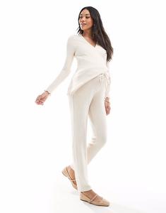 Супермягкий зауженный книзу спортивный костюм Mamalicious Maternity в цвете кремовый меланж Mama.Licious