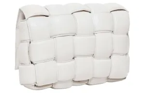 Bottega Veneta Сумка-подушка Padded Cassette из овчины, кроссбоди, через плечо, женская, белая