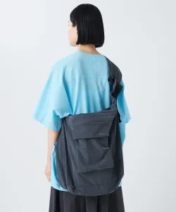 Сумка через плечо из износостойкой ткани.