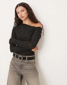 Лонгслив Gina Tricot с длинными рукавами и асимметричным эффектом на одно плечо, черный цвет