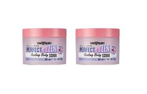 Охлаждающий скраб для тела tranquil enchantment с ароматом кокосового молока, розы и лаванды SOAP&GLORY