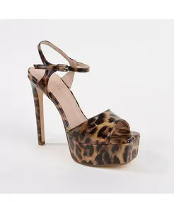 Женские сандалии Genevieve на платформе с лаковой отделкой BERNESS, мультиколор