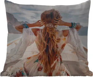 Подушка для улицы - Женщина - Лодка - Норвегия - Белый - Вода - Берген - 50 x 50 см - Водонепроницаемая - Подушка для отдыха - Удобная - Подушка с изображением MuchoWow