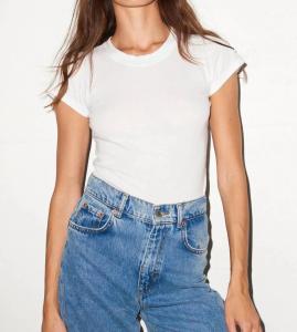 Приталенная классическая футболка с круглым вырезом белого цвета LNA