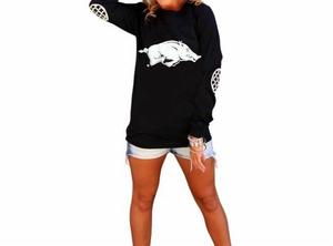 Футболка с заплаткой на локте Университета Арканзаса, черная Gameday Couture